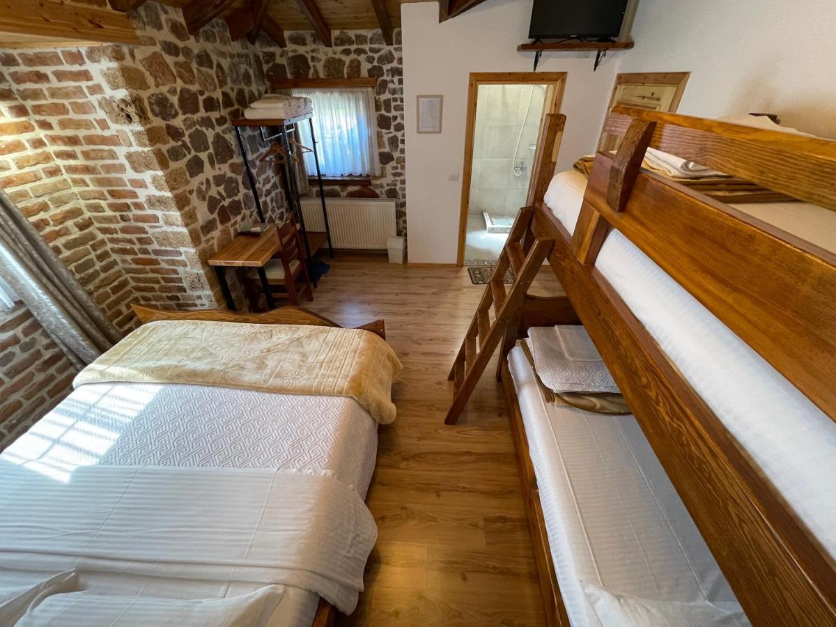 Bujtina Liana Voskopoje Hotel Ngoại thất bức ảnh