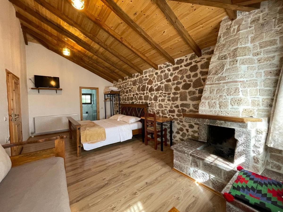 Bujtina Liana Voskopoje Hotel Ngoại thất bức ảnh