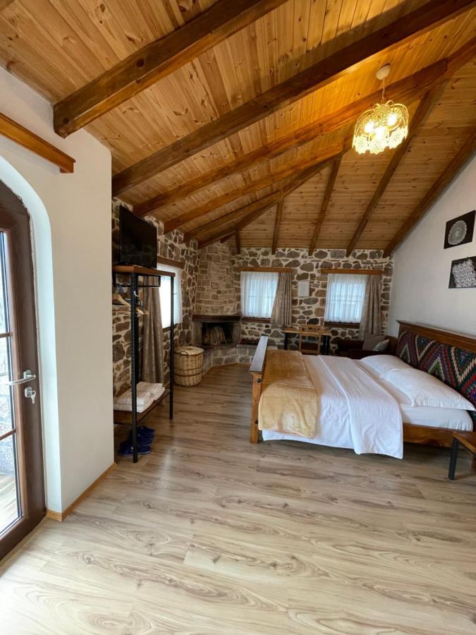 Bujtina Liana Voskopoje Hotel Ngoại thất bức ảnh