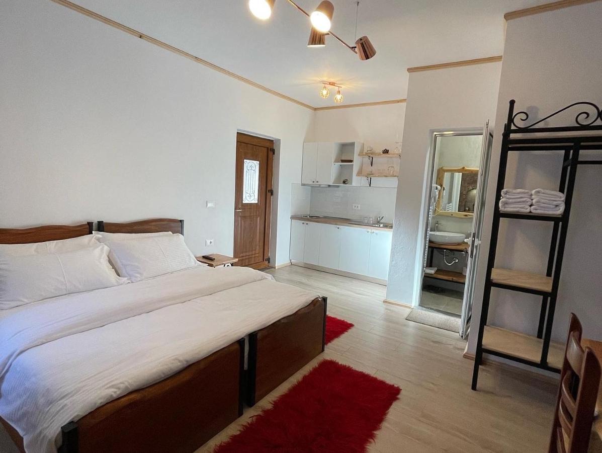 Bujtina Liana Voskopoje Hotel Ngoại thất bức ảnh
