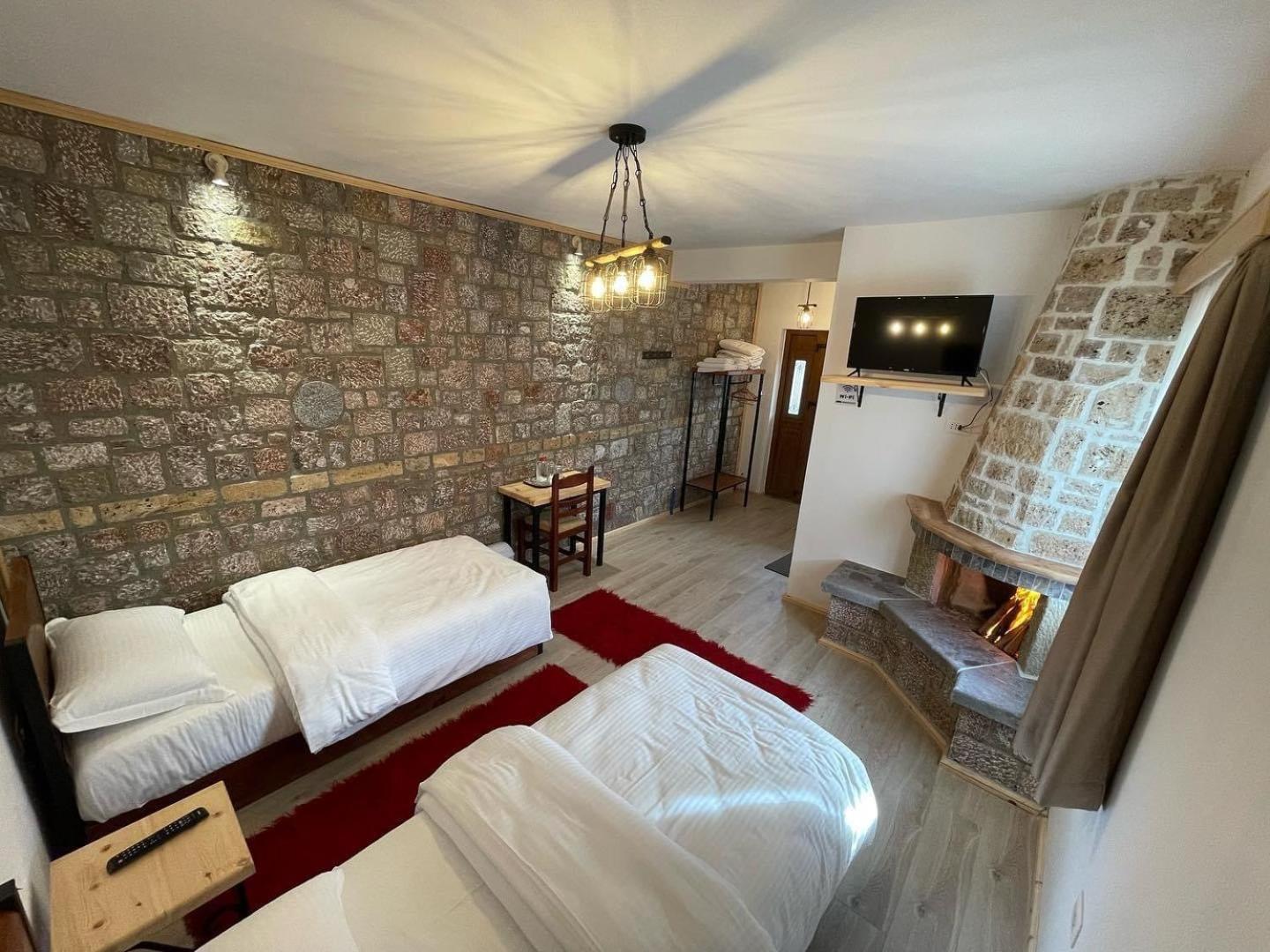 Bujtina Liana Voskopoje Hotel Ngoại thất bức ảnh